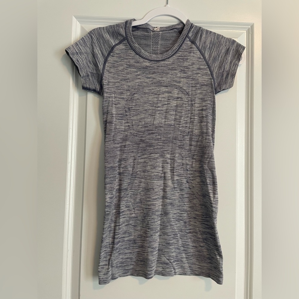 Lululemon Women’s stone blue/gray Short Sleeve Athletic Top